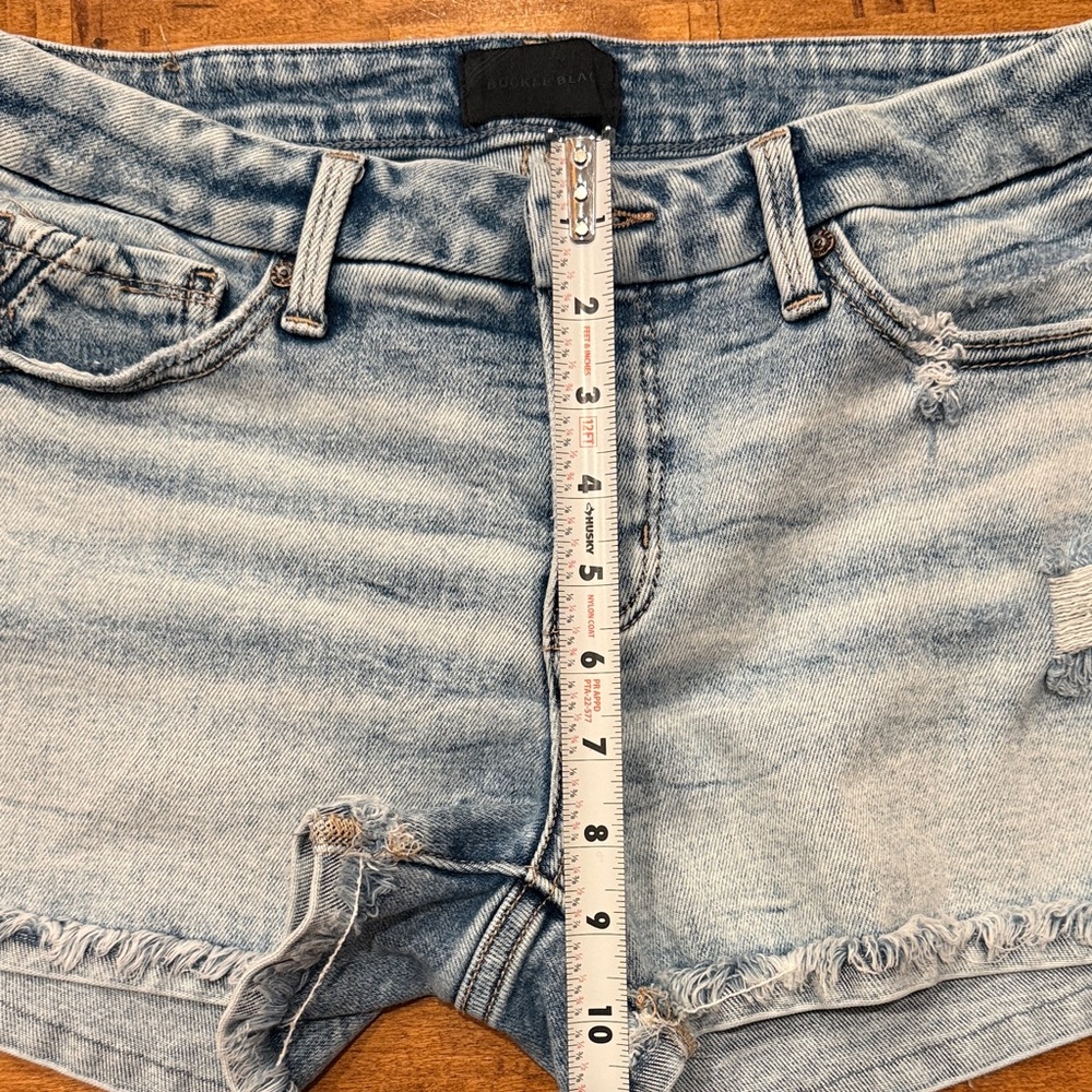 BUCKLE BLACK Light Wash Denim Shorts - Casual Women's Jean Shorts - Picture 5 of 6